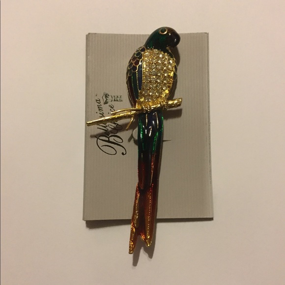 Jewelry - Gorgeous Sparkling Collectable Parrot Pin